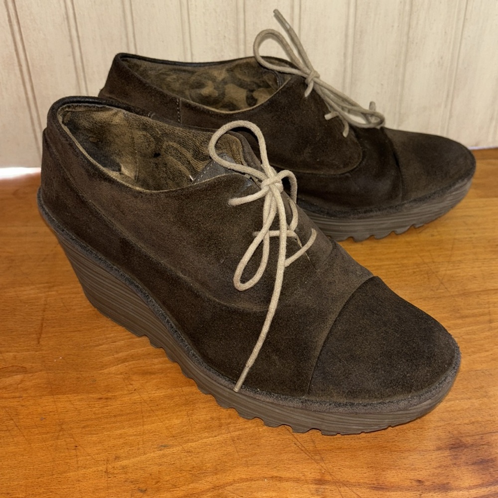 FLY London YIF Sludge Wedge Lace Up, EU 38, US 7.5-8 Suede Olive Green, VGUC